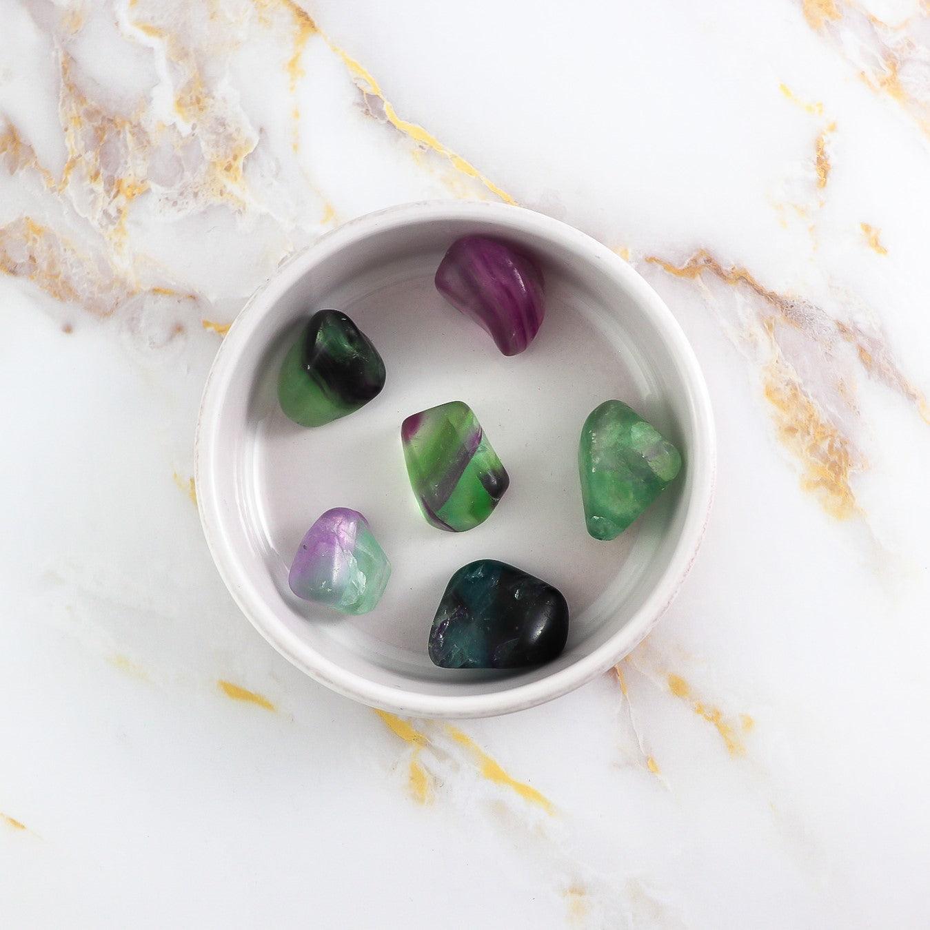 Pierre roulée en Fluorite multicolore